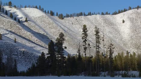 Snowy-Hills-Of-Mountains-In-Boise-National-Forest-In-Idaho,-US