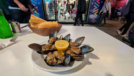 Traditional-Stuffed-Mussels-Served-With-Lemon-On-Restaurant-Table-Outdoor-In-Istanbul,-Turkey