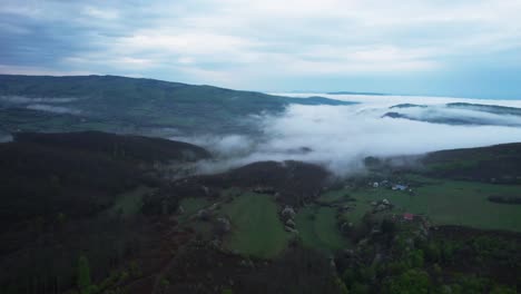 Drohne-über-Dem-Tatra-Gebirge-In-Der-Slowakei,-Luftaufnahme-Der-Landschaft