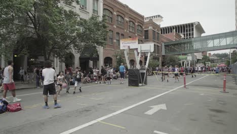 Hoopfest-2018---Chicos-Practicando-Para-Un-Partido-De-Baloncesto