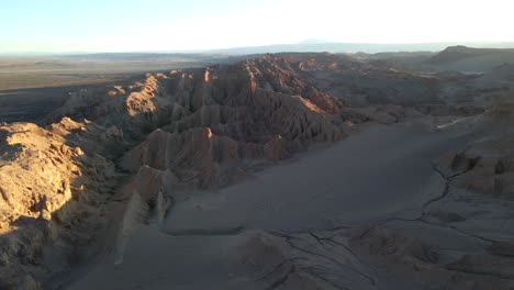 Drohne-Schwebt-über-„Valle-De-La-Luna“-In-Atacama,-Chile