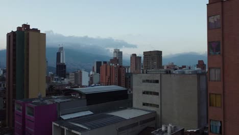 Varios-Edificios-Icónicos-En-Medellin,-Colombia,-Vista-Del-Edificio-Coltejer