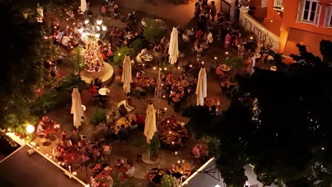 Families-gather-around-candlelit-tables-at-night-to-share-food-in-Kura-Hulanda-village-in-Otrobanda-Willemstad-Curacao