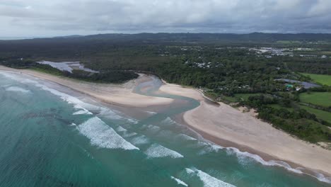 Belongil-Beach-And-Belongil-Creek-In-NSW,-Australia---Aerial-Drone-Shot