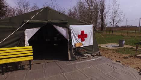 Militärisches-Quarantäne-Coronavirus-Camp-Und-Medizinzelt-Im-Norden-Serbiens