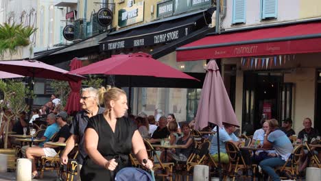 People-walk-and-sit-at-oudoor-restaurant-in-Antibes-Old-Town-in-2020