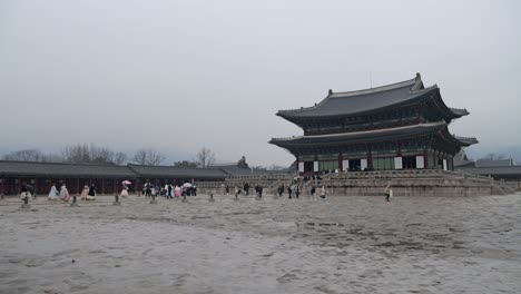 Weite-Sicht-Auf-Den-Gyeongbokgung-Palast-In-Seoul,-Korea-Mit-Traditionellen-Gebäuden