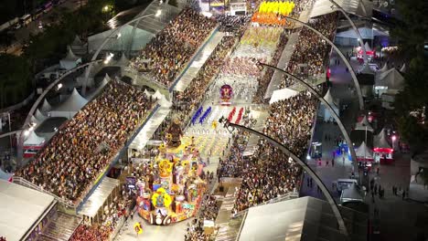 Desfile-De-Samba-En-Sao-Paulo-Brasil