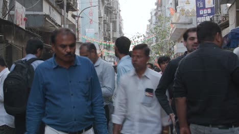 People-walking-in-a-bustling-Indian-diamond-market
