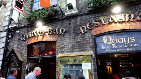 Quays-Bar-Irish-restaurant,-people-waiting-outside-for-a-dinner-table