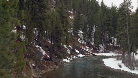 Mountain-River-Flowing-At-Boise-National-Forest-In-Winter-In-Boise,-Idaho