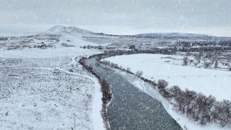 Snow-falling-on-rural-Eastern-Washington,-Yakima-River