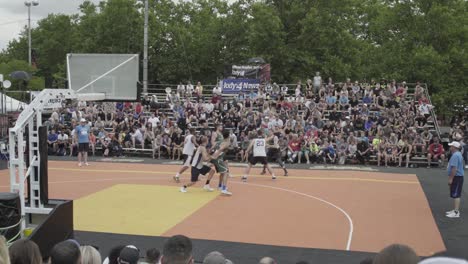 Hoopfest-2018-–-Hauptcourt,-Basketballspiel-Der-Männer