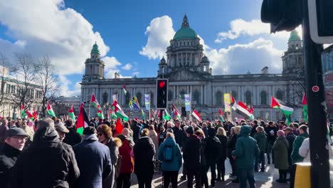 Una-Toma-Estática-De-Multitudes-Reunidas-Para-Manifestarse-Contra-La-Invasión-Israelí-De-Palestina.