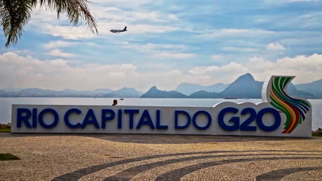 G2O-signage,-sugar-loaf-on-the-background,-iconic-symbol-of-Rio-de-Janeiro