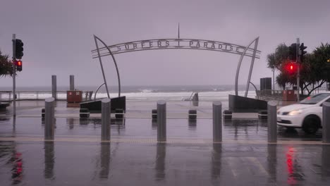 Heavy-rain-and-storms-in-Cavil-Ave,-Surfers-Paradise,-South-East-Queensland