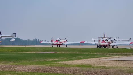 Aviones-De-Canadair-Conair-En-El-Aeródromo-De-Alberta,-Canadá