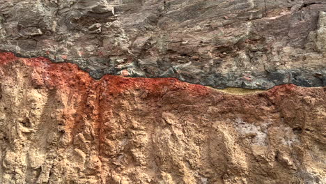 Diferentes-Capas-En-La-Pared-De-Roca-En-Gran-Canaria.