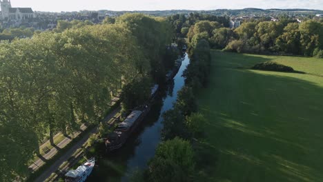 Vídeo-De-Drones-De-Bourgogne-Dole-Del-Antiguo-Canal-Durante-El-Día-Soleado