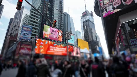 Times-Square,-Bulliciosa-Con-Tráfico-Peatonal,-Ciudad-De-Nueva-York,-EE.UU.