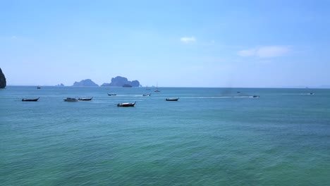 Schwimmen-Am-Railay-Beach,-Krabi,-Thailand