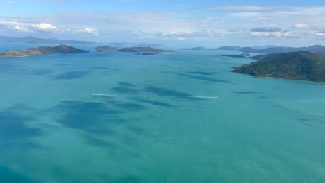 Aerial-4K-of-Whitsunday-Islands-in-Queensland,-Australia-in-December-2022