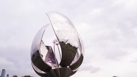 Escultura-Floral-Genérica,-Buenos-Aires,-Argentina