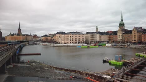 Vista-Del-Casco-Antiguo-De-Slussen-En-Estocolmo-En-Un-Día-Nublado