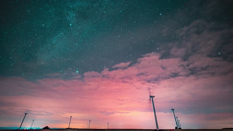 Rote-Wolken-Im-Gegenlicht-Des-Sonnenuntergangs-Am-Sternenklaren-Nachthimmel-In-Einem-Zeitraffervideo
