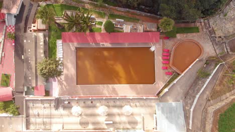 Natürliche-Heiße-Quelle-In-Der-Stadt-Huaraz,-Medizinisches-Wasser,-öffentliche-Schwimmbäder