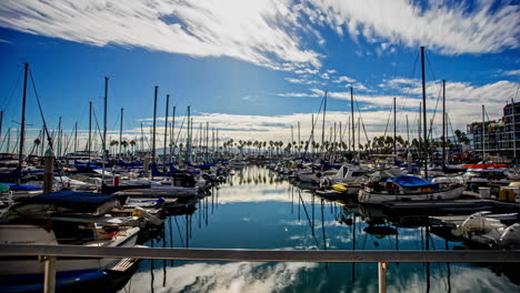 Zeitraffer-Des-King-Harbor-Yacht-Club-In-Redondo-Beach,-Kalifornien,-USA