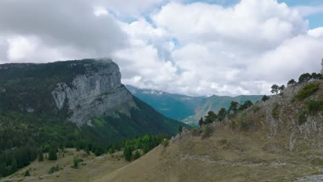 Discovering-a-stunning-moutain's-valley-with-clouds,-Mount-Granier,-France