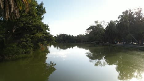 Flyover-Artificial-Lake-of-Urban-Paseo-del-Bosque-Green-Space,-La-Plata,-Argentina