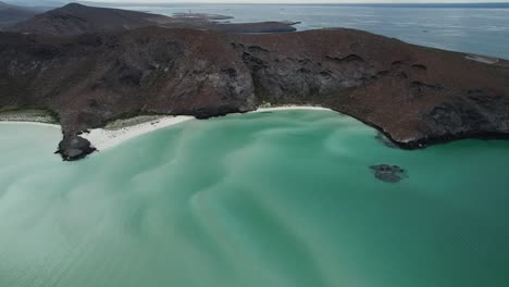 Playa-Balandra-beach-and-rocky-cliff,-Baja-California-Sur-peninsula-of-Mexico-in-La-Paz