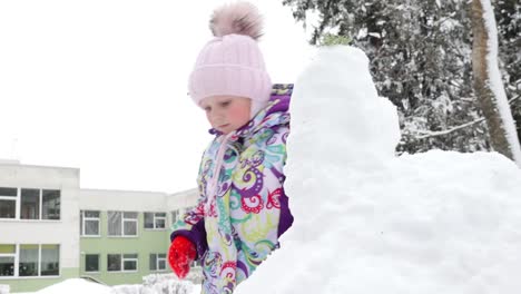 Die-Kinder-Von-Bernudarz-Lebten-Draußen-Im-Schnee