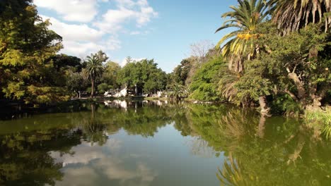 Flyover-Artificial-Lake-Of-Green-Space-Paseo-Del-Bosque,-La-Plata-City,-Argentina