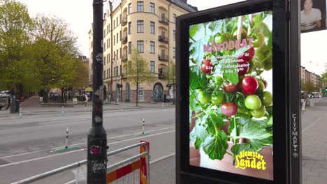 Coronavirus-Informationsschild-Auf-Englisch-Auf-Der-Straße-In-Stockholm,-Schweden