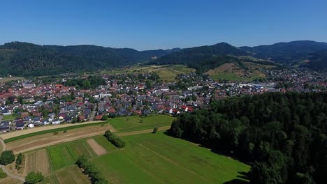 Drone-flight-over-Zell-am-Harmersbach-in-the-Black-Forest-on-a-cloudless-summer-day