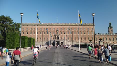 Royal-Palace-in-Stockholm,-Sweden