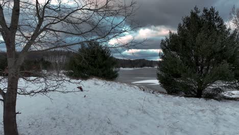 Bewegen-Sie-Sich-Nach-Rechts,-Um-Die-Wolken-Am-Himmel-Anzuzeigen