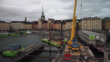 Vista-Estática-Del-Sitio-De-Construcción-Por-El-Casco-Antiguo-De-Estocolmo