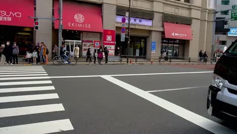 Editorial-video-showing-the-jinrikisha-or-rickshaw,-a-two-wheeled-pulled-vehicle-invented-in-Japan-in-1869,-which-still-survives-and-gives-visitors-a-quaint-tour-experience-around-Asakusa,-Tokyo