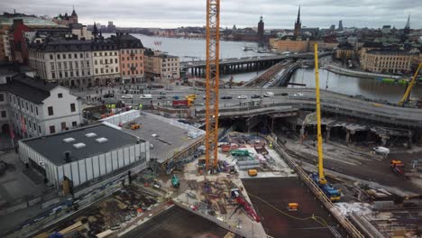Statische-Ansicht-Der-Baustelle-Am-Slussen-In-Stockholm-Mit-Skyline-Im-Hintergrund
