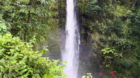 Wide-tilting-shot-of-Hi'ilawe-Falls-on-Hawaii's-Big-Island