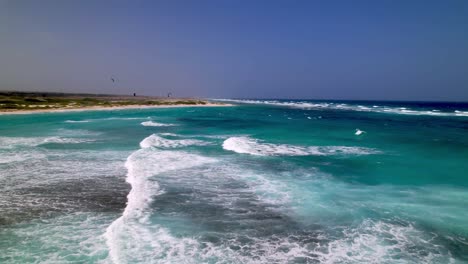 Olas-A-Lo-Largo-De-La-Costa-Este-De-Aruba