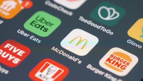 Wischen-Sie-Zu-Den-Food-Apps-Auf-Dem-Smartphone