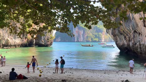 Playa-Aislada-En-El-Mar-De-Andamán,-Golfo-De-Tailandia,-Al-Sur-Del-Paraíso-De-Los-Turistas-De-Krabi.