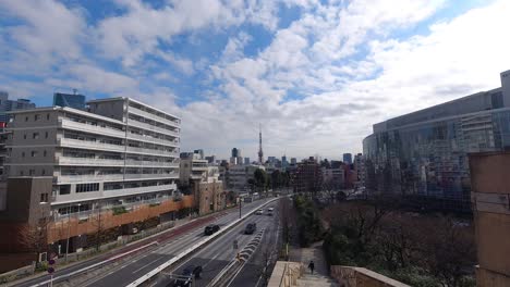 Zeitraffer-Der-Tokio-Ansicht-Von-Den-Roppongi-Hügeln-Während-Des-Tages-Mit-Rollenden-Wolken
