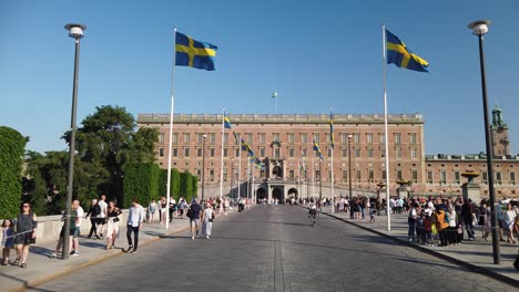 Slomo-footage-of-Swedish-flags-flapping-in-front-of-the-Royal-Palace-in-Stockholm-on-National-Day