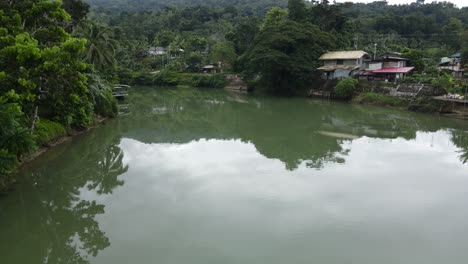 Panorámica-Aérea-Alrededor-De-La-Exploración-Del-Río-Loboc-En-El-Santuario-Marino-De-Cebú,-Filipinas